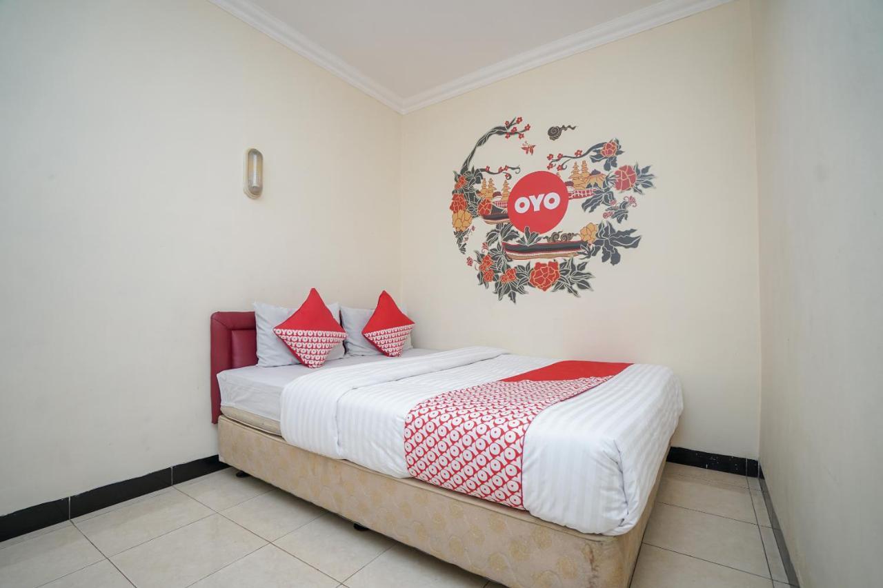 Oyo 448 Hotel Central Palembang Exterior photo