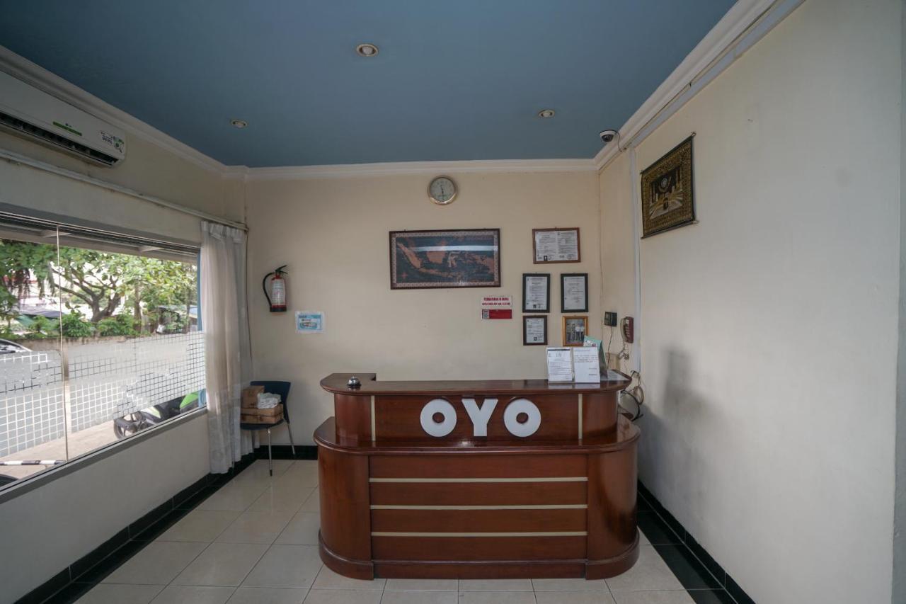 Oyo 448 Hotel Central Palembang Exterior photo