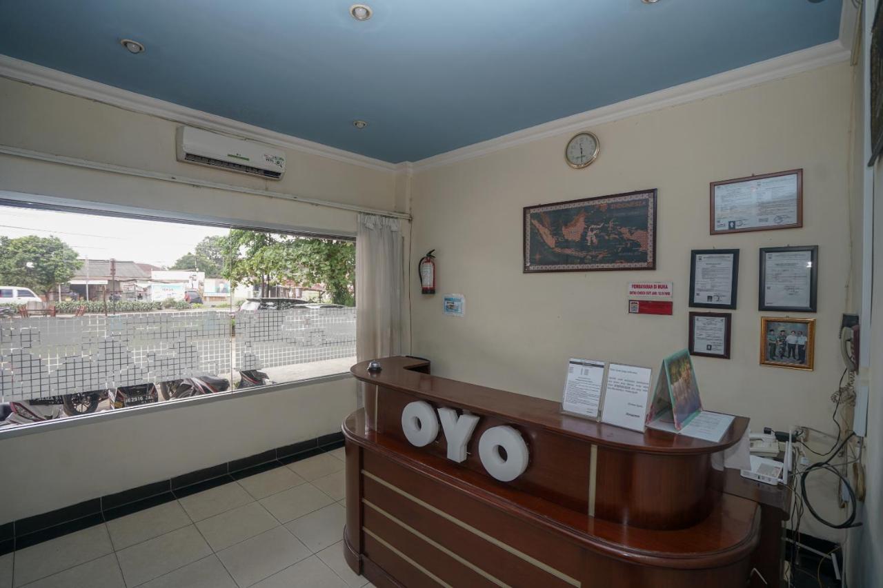 Oyo 448 Hotel Central Palembang Exterior photo